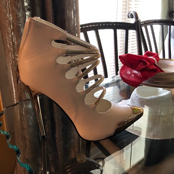 Shoes - Picture 4 of 7